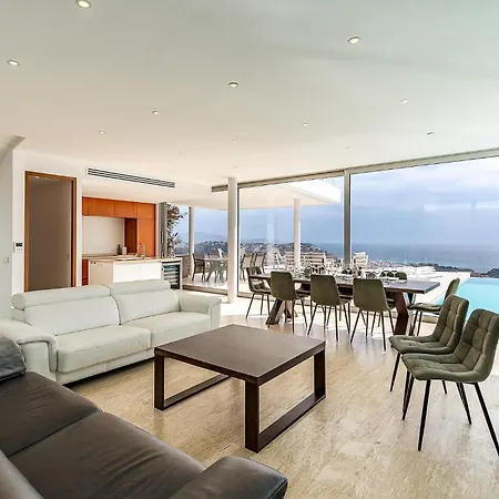 Luxurious In בית נופש