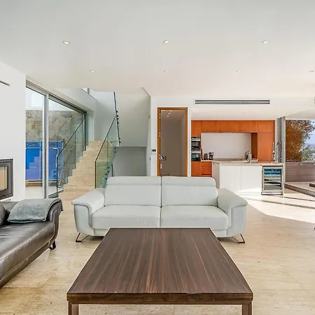 Luxurious In *